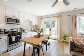 Minty Fresh Apartment With Large Deck - Image 2