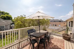 Minty Fresh Apartment With Large Deck - Image 5