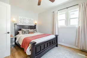 Minty Fresh Apartment With Large Deck - Image 4