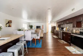 Spacious basement apartment - gorgeous views - Image 5