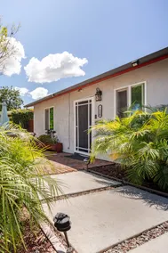Petite Retreat, Steps from Burgers, Brews & More - Image 3