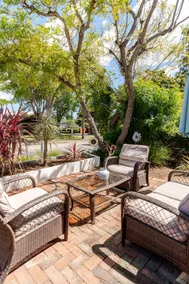 Petite Retreat, Steps from Burgers, Brews & More - Image 4