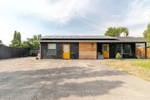 Immaculate, Cozy Home in the Heart of Downtown - Image 2