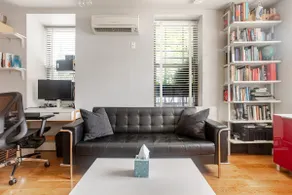Modern 1 BR Apt, Rooftop & Gym in Williamsburg - Image 3