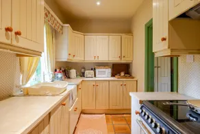 Tranquil, cosy garden suite - Image 4