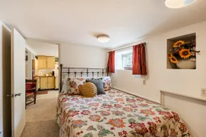 Victorian Garden Apartment - walk to downtown - Image 5