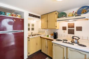 Victorian Garden Apartment - walk to downtown - Image 4