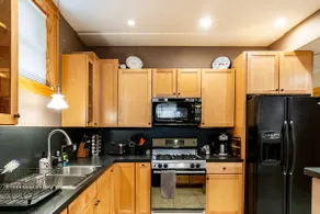 2 Bedroom Apartment by O'Hare/CTA/I90 Free Parking - Image 3