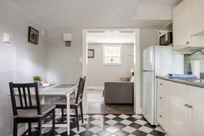 Private Garden Suite near Transit, Park/pool, JIBC - Image 2