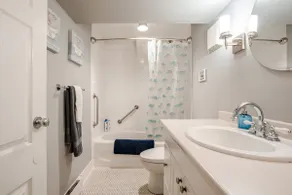 Private Garden Suite near Transit, Park/pool, JIBC - Image 5