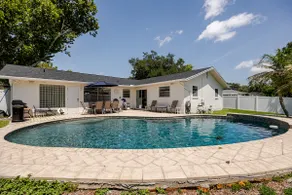 Last Minute Deals End Soon, Orlando Home Pool Dock - Image 2