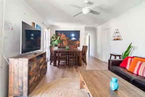 North Creek Family Escape - Image 2
