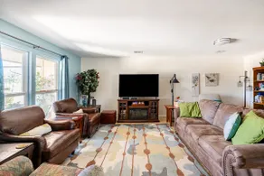Age 55+ AC, 2 beds-1K, 1Q, w/d, wifi Patio, garage - Image 4