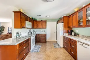 Age 55+ AC, 2 beds-1K, 1Q, w/d, wifi Patio, garage - Image 2