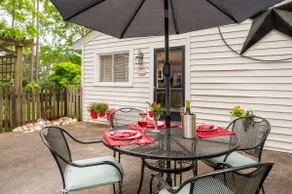 LaCasita, charming 2-story guest house near Duke - Image 2