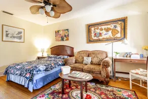 Small Studio Condo -Private balcony -Free Parking - Image 3