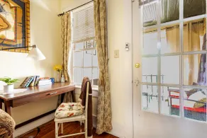 Small Studio Condo -Private balcony -Free Parking - Image 5
