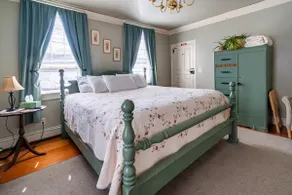 House of Three Gables - Image 2