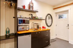 Stylish Studio in Historic Logan Square - Image 4