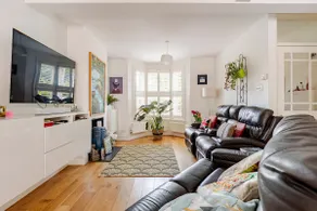Fancy cottage by RiverThames , Kew Gardens - Image 3