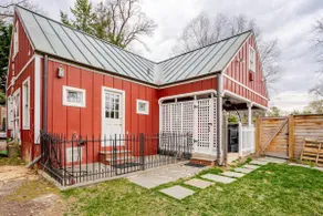 Historic Carriage House with 1BR Loft - Image 5