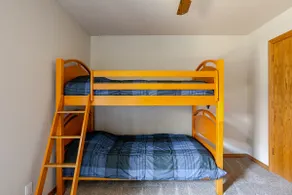 Open and bright - 4 bedrooms, 3 full bathrooms - Image 4