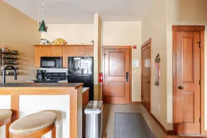 Ensamhet, fantastisk ski in ski out, 1bdrm + den, Eagle Springs E. # 103 - Image 5
