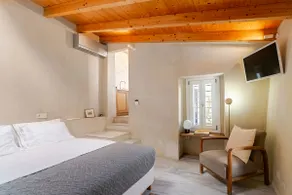 Cozy Hideaway in the Historic Anafiotika Neighborhood - Image 2