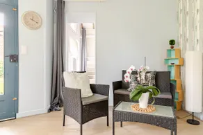 large independent room overlooking the garden - Image 2