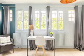 large independent room overlooking the garden - Image 4
