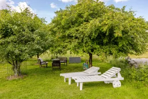 Private guesthouse in large garden by the lake Uttran - Image 4