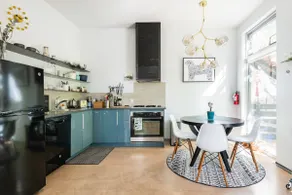Sleek Walkout Baca Railyard Apartment - Image 5