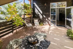 Sleek Walkout Baca Railyard Apartment - Image 5