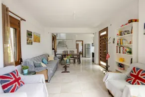 Modern villa near the sea - Image 2