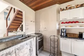 Bayfront 3-bedroom Duplex Apartment - Image 5