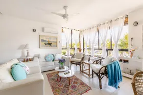 Bayfront 3-bedroom Duplex Apartment - Image 4