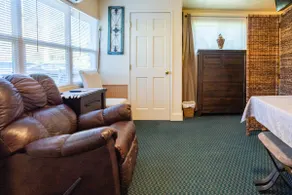 Suite City Retreat - Image 5