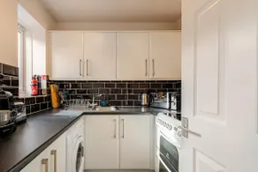 Self contained Flat close to Hydro, City & Westend - Image 3