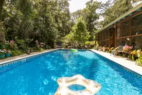 Suz'EnSuite Gemütliche Kochnische in der Nähe Pool Privater Garten Entfliehen Sie dem Alltag! - Image 2