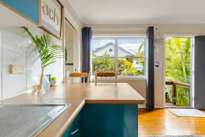 Beachside cabin + solar heated pool @ Spoon Bay - Image 4