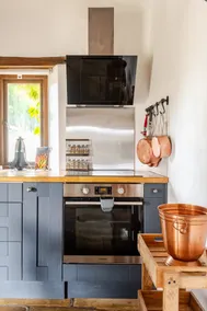 The Hideaway - Authentic Cotswolds Village Living - Image 3