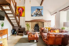 The Hideaway - Authentic Cotswolds Village Living - Image 2