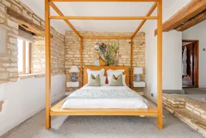 The Hideaway - Authentic Cotswolds Village Living - Image 4