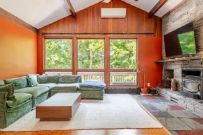 Sweet and spacious mountain view home w/fireplace! - Image 2