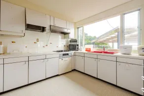 2-minute walk to the coast, sunrise views, 1 building rental for up to 15 people Has an upright piano - Image 5