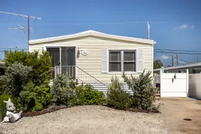 My Sunny home on the Bay. - Image 3