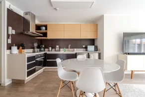Modern 2BD-2BA Heart of Miraflores! - Image 3