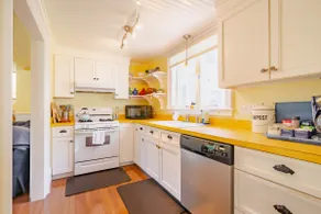*Bass River Victorian Escape* Central A/C*WiFi - Image 4