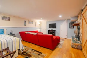 Cozy Large Private Pet Friendly Studio - Image 2