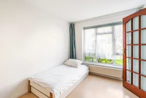 Quaint Garden Apartment near London & Tower Bridge - Image 3